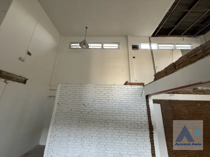 8  3 br House For Rent in Ratchadaphisek ,Bangkok MRT Sutthisan AA45953