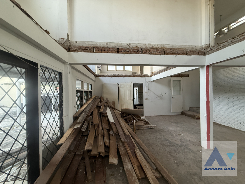 4  3 br House For Rent in Ratchadaphisek ,Bangkok MRT Sutthisan AA45953