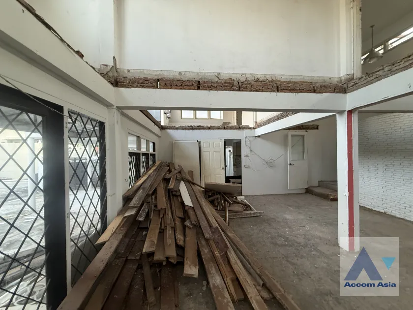 4  3 br House For Rent in Ratchadaphisek ,Bangkok MRT Sutthisan AA45953