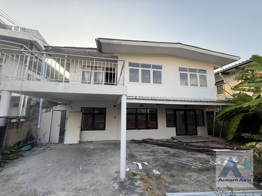  2  3 br House For Rent in Ratchadaphisek ,Bangkok MRT Sutthisan AA45953