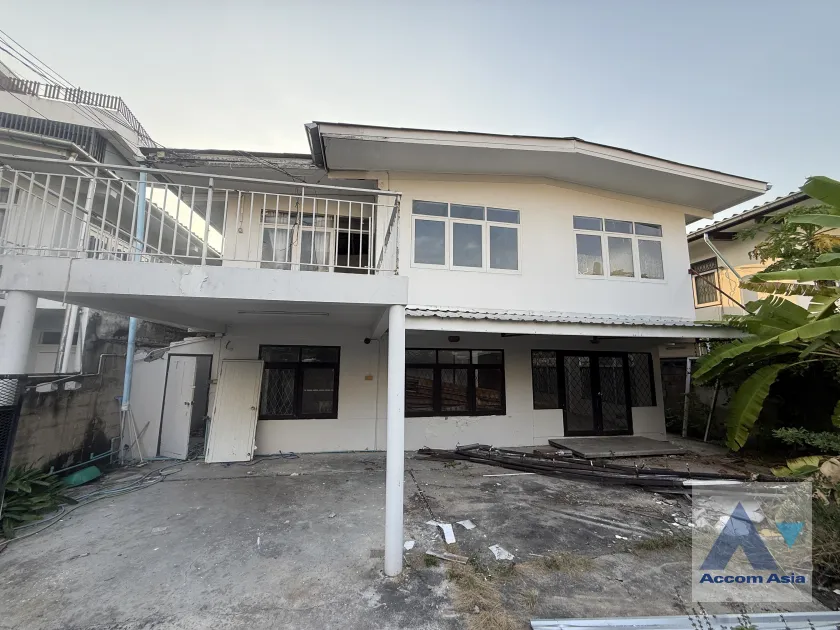 unitHome Office |  3 Bedrooms  House For Rent in Ratchadaphisek, Bangkok  near MRT Sutthisan (AA45953)