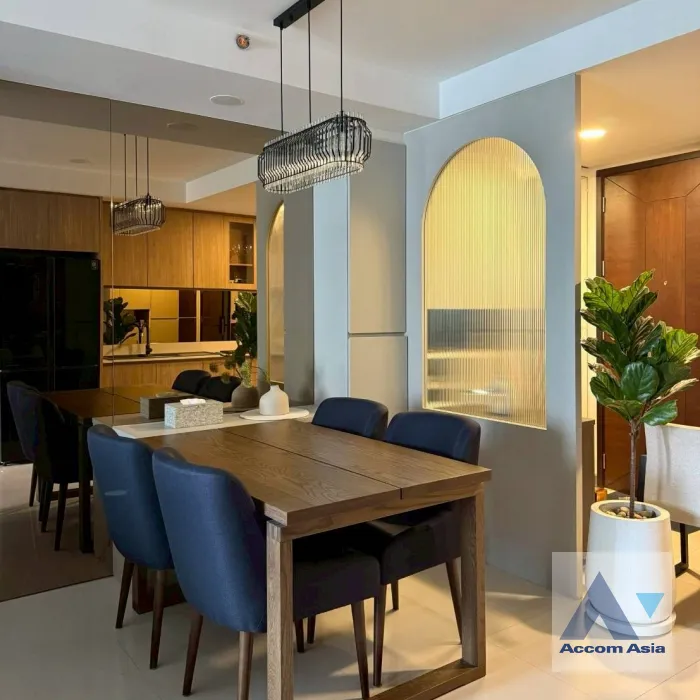 unit 1 Bedroom  Condominium For Rent in Ploenchit, Bangkok  near BTS Ratchadamri (AA45960)