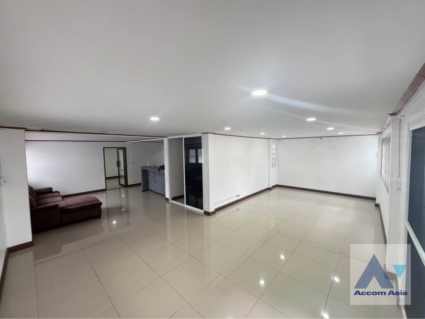  1  5 br House For Sale in Pattanakarn ,Bangkok  AA45962
