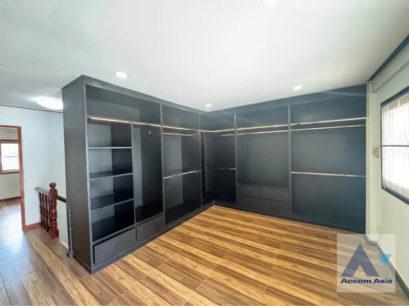 11  5 br House For Sale in Pattanakarn ,Bangkok  AA45962