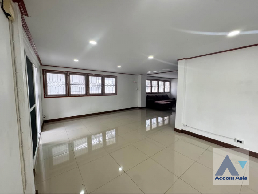 4  5 br House For Sale in Pattanakarn ,Bangkok  AA45962