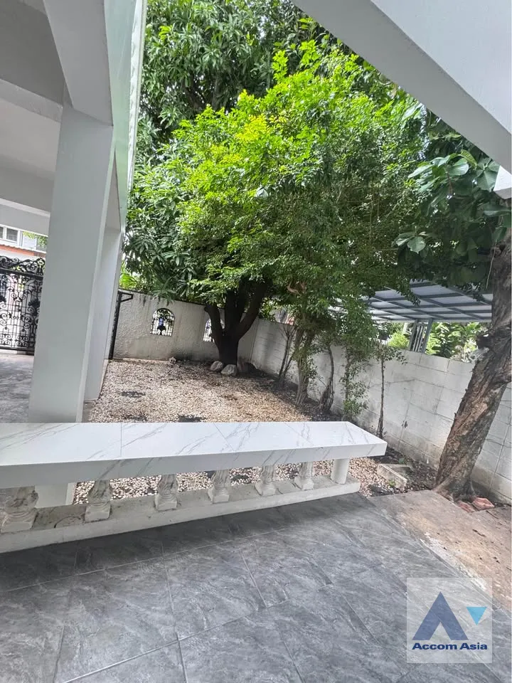 20  5 br House For Sale in Pattanakarn ,Bangkok  AA45962