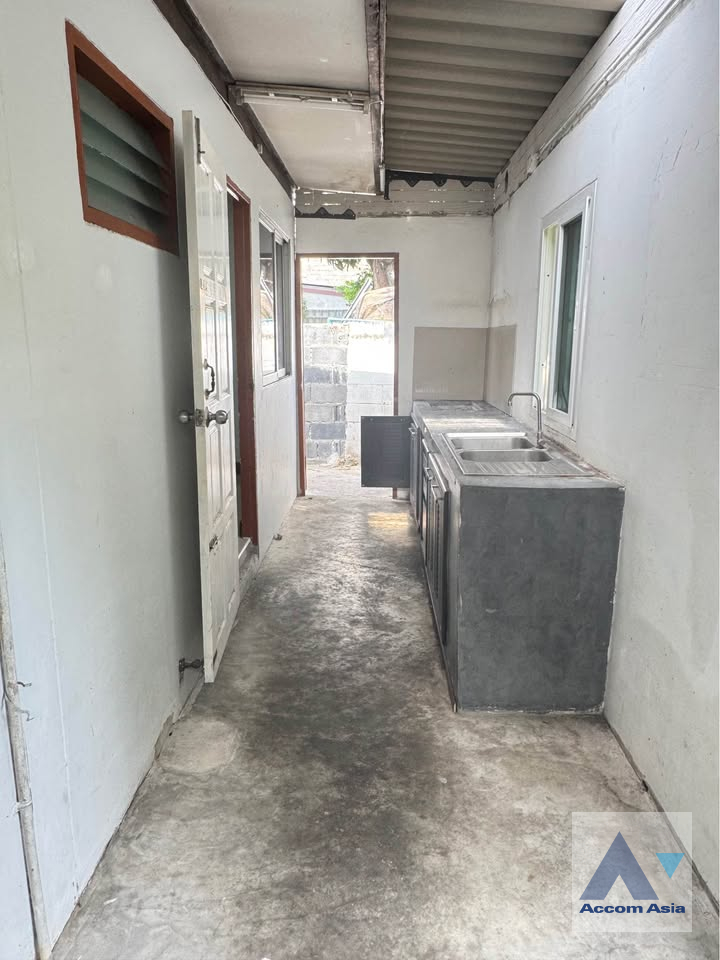 18  5 br House For Sale in Pattanakarn ,Bangkok  AA45962