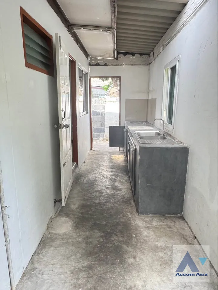18  5 br House For Sale in Pattanakarn ,Bangkok  AA45962