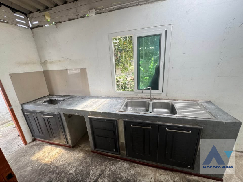 19  5 br House For Sale in Pattanakarn ,Bangkok  AA45962