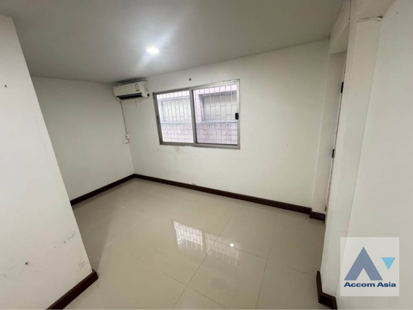9  5 br House For Sale in Pattanakarn ,Bangkok  AA45962