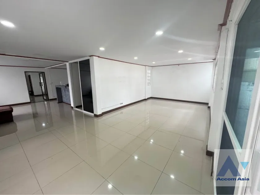 8  5 br House For Sale in Pattanakarn ,Bangkok  AA45962
