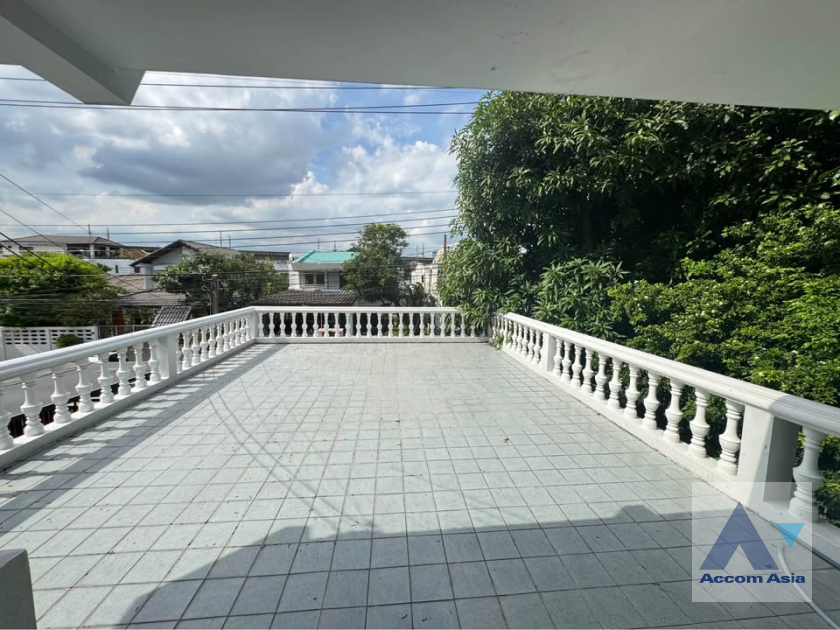 16  5 br House For Sale in Pattanakarn ,Bangkok  AA45962