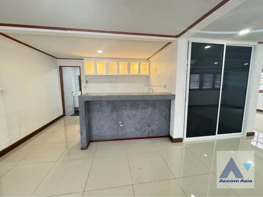 5  5 br House For Sale in Pattanakarn ,Bangkok  AA45962