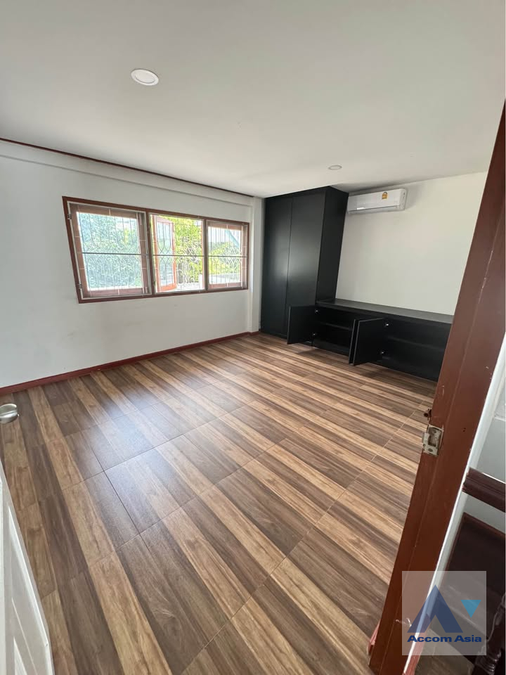 15  5 br House For Sale in Pattanakarn ,Bangkok  AA45962