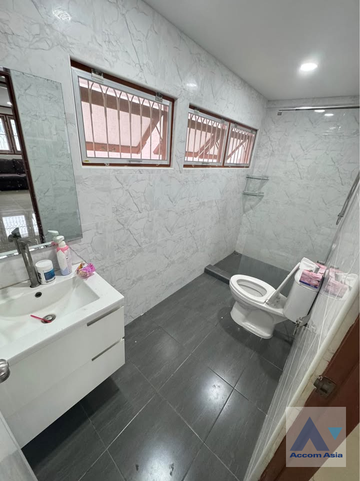 17  5 br House For Sale in Pattanakarn ,Bangkok  AA45962