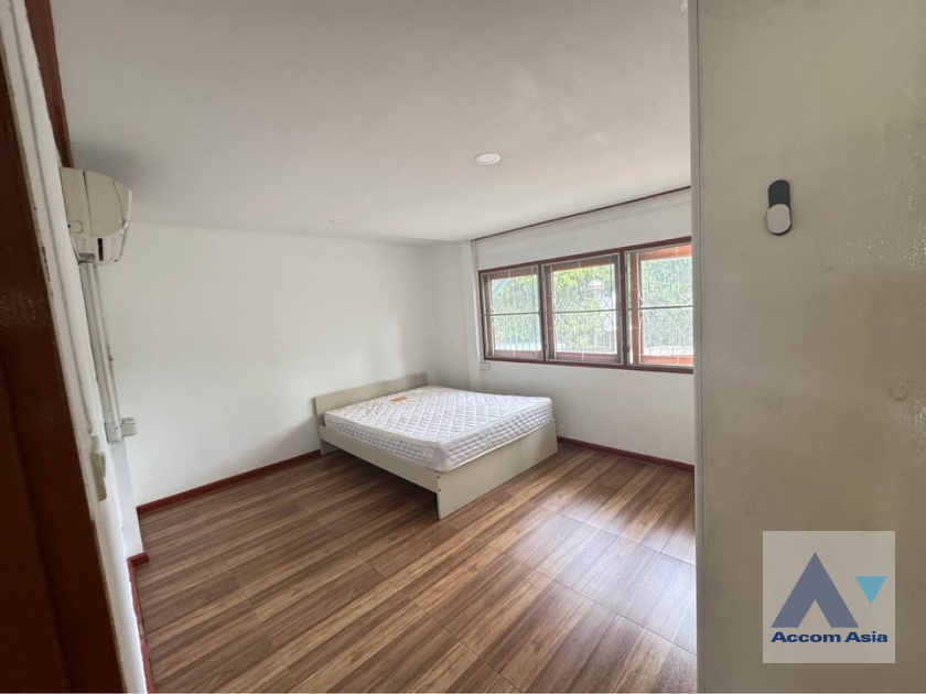 13  5 br House For Sale in Pattanakarn ,Bangkok  AA45962