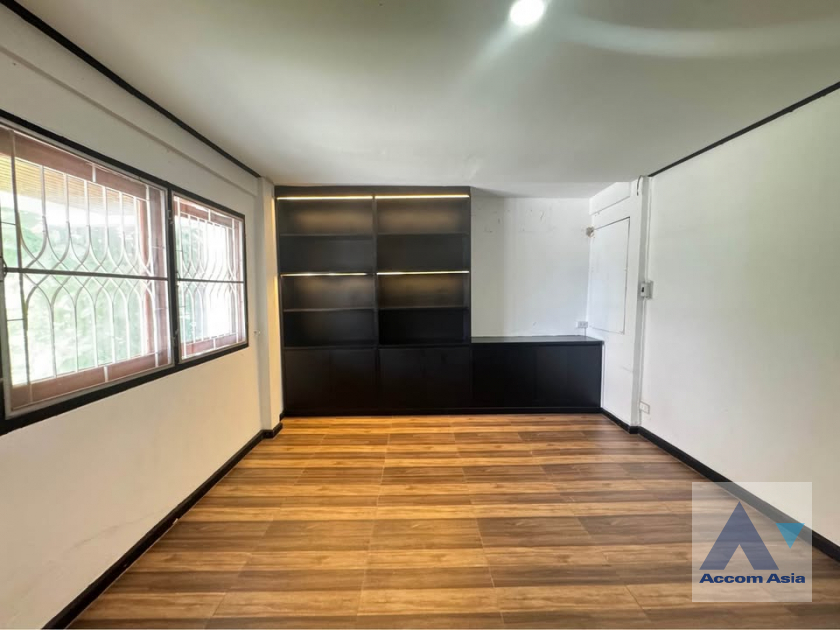 12  5 br House For Sale in Pattanakarn ,Bangkok  AA45962