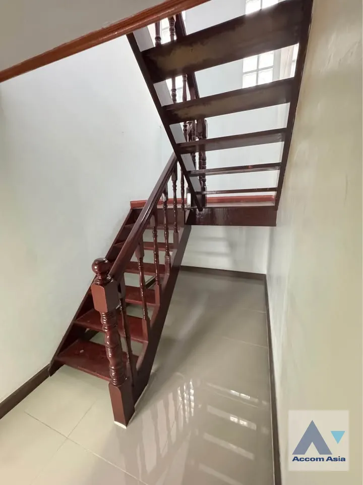 10  5 br House For Sale in Pattanakarn ,Bangkok  AA45962