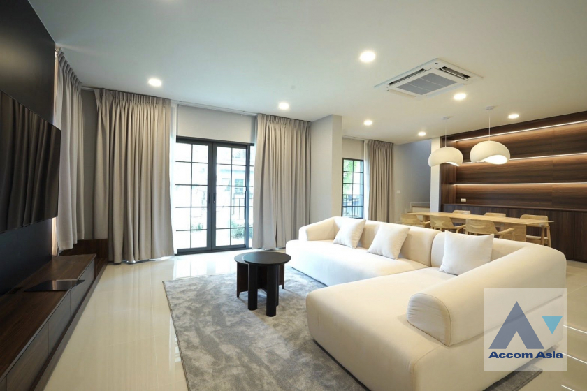 4  4 br House for rent and sale in Samutprakan ,Samutprakan  at Centro Bangna AA45964