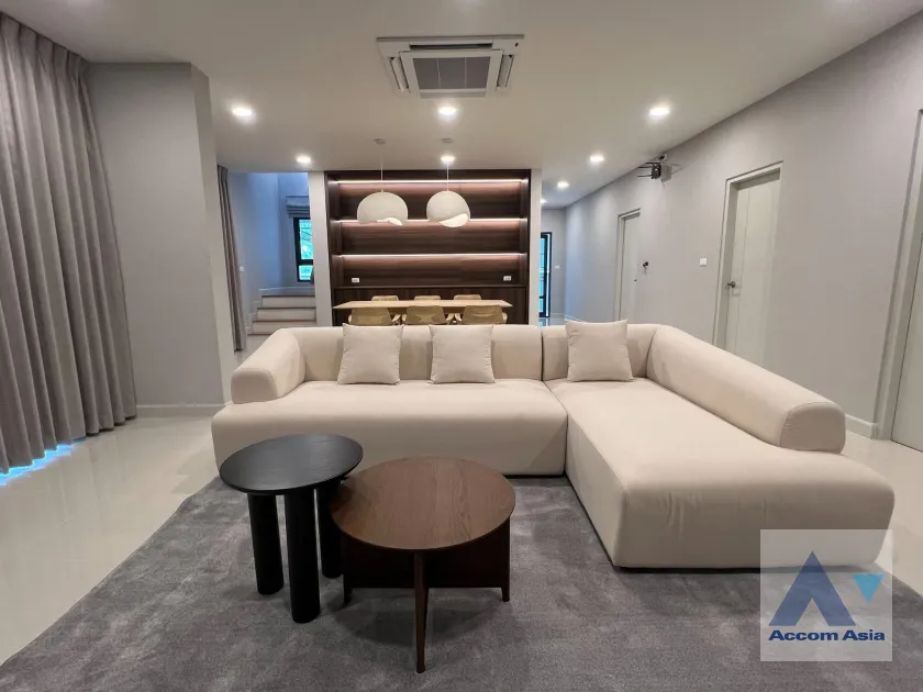 unit 4 Bedrooms  House For Rent & Sale in Samutprakan, Samutprakan  (AA45964)