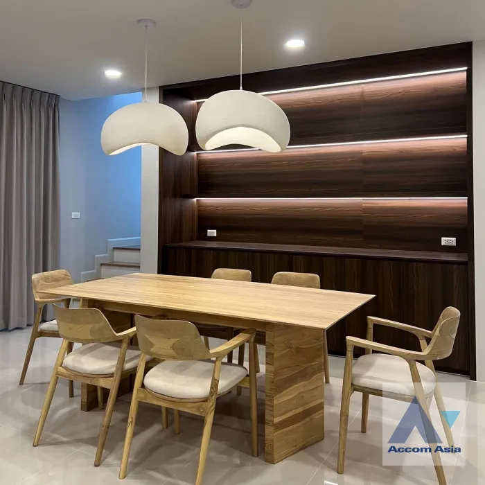 unit 4 Bedrooms  House For Rent & Sale in Samutprakan, Samutprakan  (AA45964)