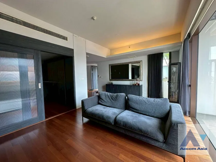 unit 1 Bedroom  Condominium For Rent in Ploenchit, Bangkok  near BTS Ratchadamri (AA45977)