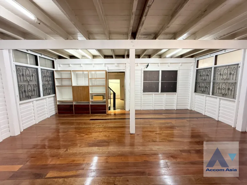  1  6 br House For Rent in Sukhumvit ,Bangkok MRT Queen Sirikit National Convention Center AA45986