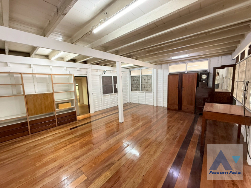  1  6 br House For Rent in Sukhumvit ,Bangkok MRT Queen Sirikit National Convention Center AA45986