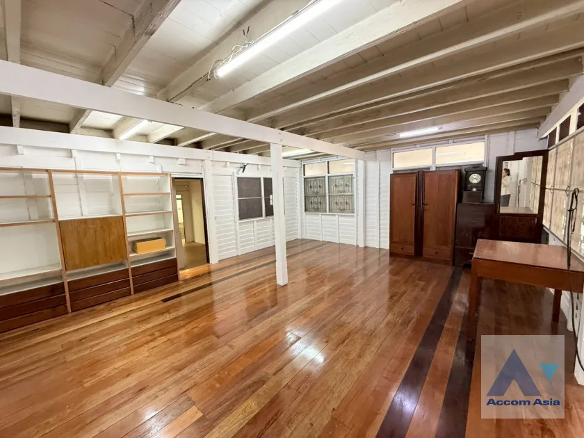  1  6 br House For Rent in Sukhumvit ,Bangkok MRT Queen Sirikit National Convention Center AA45986