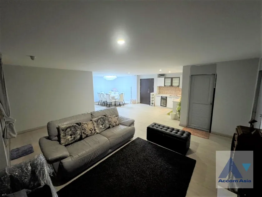unit 3 Bedrooms  Condominium For Rent & Sale in Sukhumvit, Bangkok  near BTS Ekkamai (AA45992)