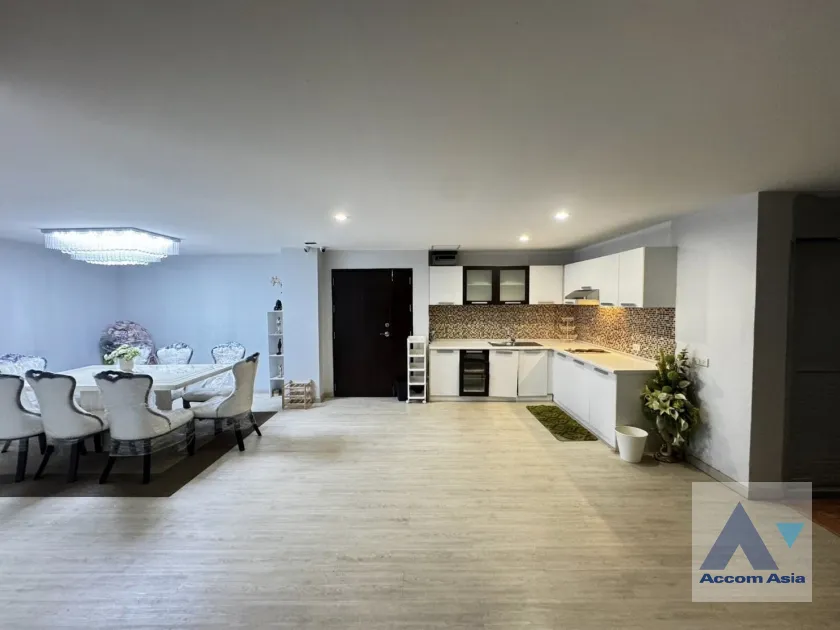 unit 3 Bedrooms  Condominium For Rent & Sale in Sukhumvit, Bangkok  near BTS Ekkamai (AA45992)