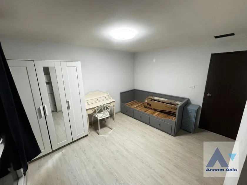 unit 3 Bedrooms  Condominium For Rent & Sale in Sukhumvit, Bangkok  near BTS Ekkamai (AA45992)