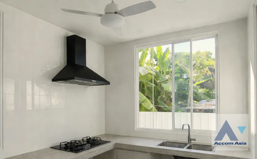 unit 5 Bedrooms  House For Rent in Ratchadaphisek, Bangkok  near BTS Phahon Yothin 24 (AA45993)