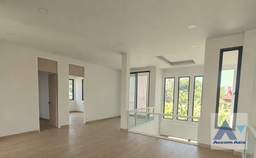 8  5 br House for rent and sale in Ratchadaphisek ,Bangkok BTS Phahon Yothin 24 AA45993