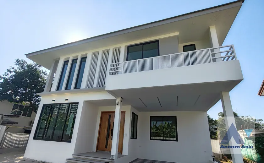 unit 5 Bedrooms  House For Rent in Ratchadaphisek, Bangkok  near BTS Phahon Yothin 24 (AA45993)