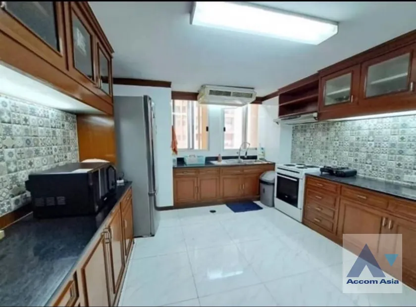 unit 4 Bedrooms  Condominium For Rent & Sale in Sukhumvit, Bangkok  near BTS Ekkamai (AA45996)