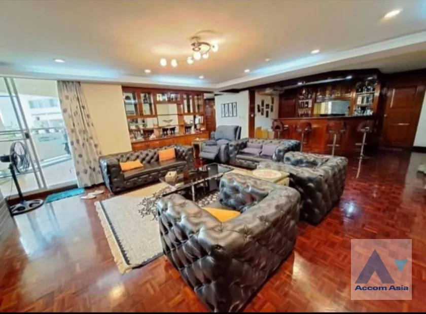 unit 4 Bedrooms  Condominium For Rent & Sale in Sukhumvit, Bangkok  near BTS Ekkamai (AA45996)