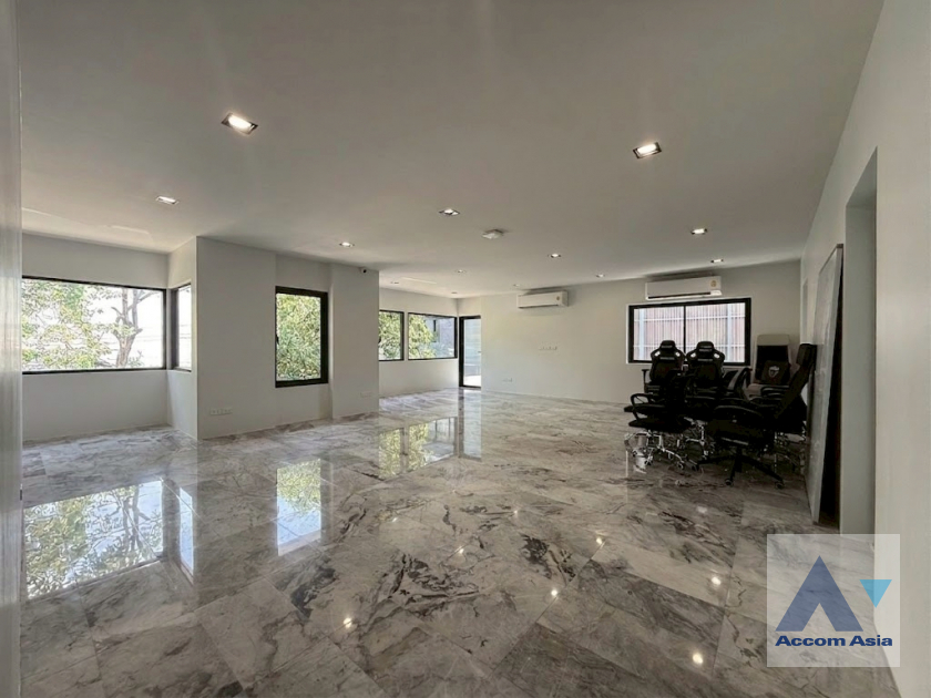  2  3 br House for rent and sale in Sukhumvit ,Bangkok BTS Thong Lo AA46004