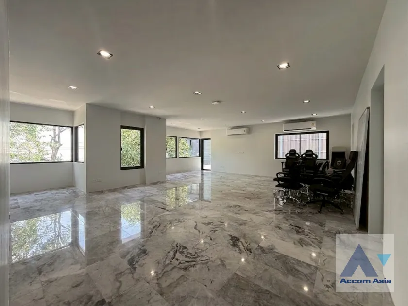 unitHome Office |  3 Bedrooms  House For Rent & Sale in Sukhumvit, Bangkok  near BTS Thong Lo (AA46004)