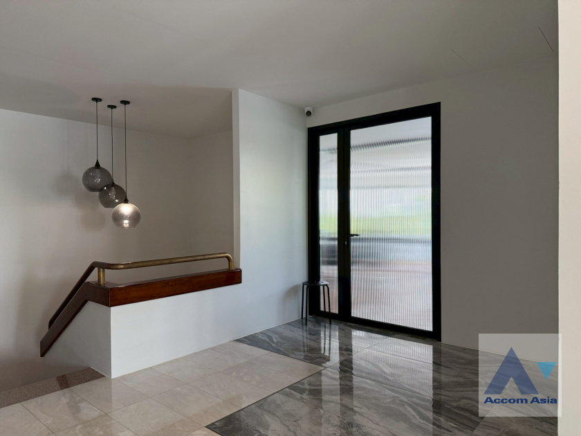 5  3 br House for rent and sale in Sukhumvit ,Bangkok BTS Thong Lo AA46004