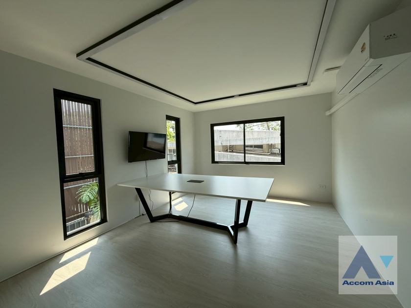 10  3 br House for rent and sale in Sukhumvit ,Bangkok BTS Thong Lo AA46004