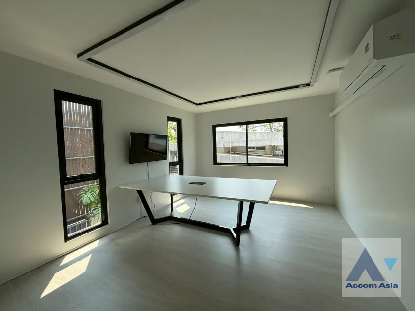 10  3 br House for rent and sale in Sukhumvit ,Bangkok BTS Thong Lo AA46004