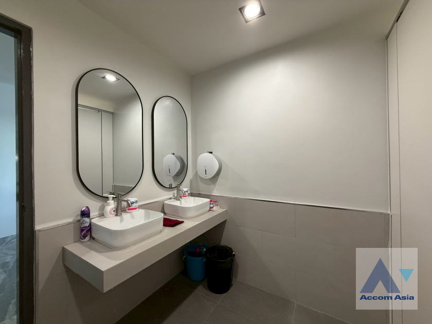 12  3 br House for rent and sale in Sukhumvit ,Bangkok BTS Thong Lo AA46004