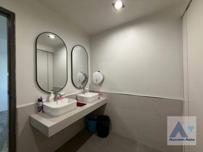 12  3 br House for rent and sale in Sukhumvit ,Bangkok BTS Thong Lo AA46004