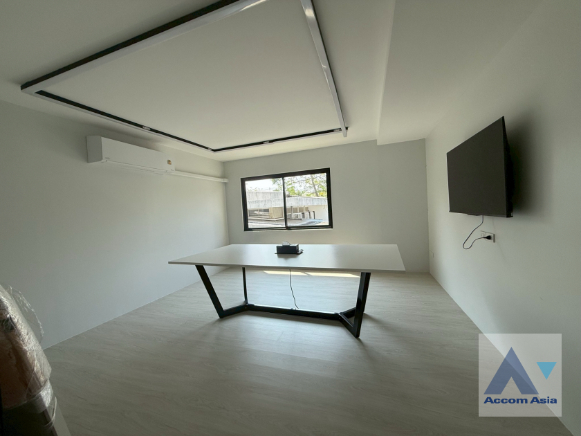 11  3 br House for rent and sale in Sukhumvit ,Bangkok BTS Thong Lo AA46004