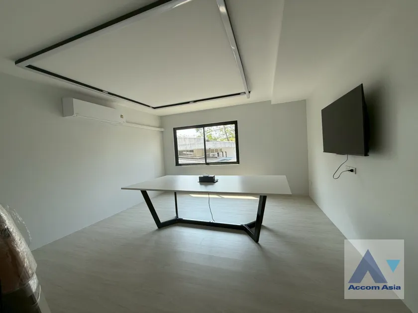 11  3 br House for rent and sale in Sukhumvit ,Bangkok BTS Thong Lo AA46004