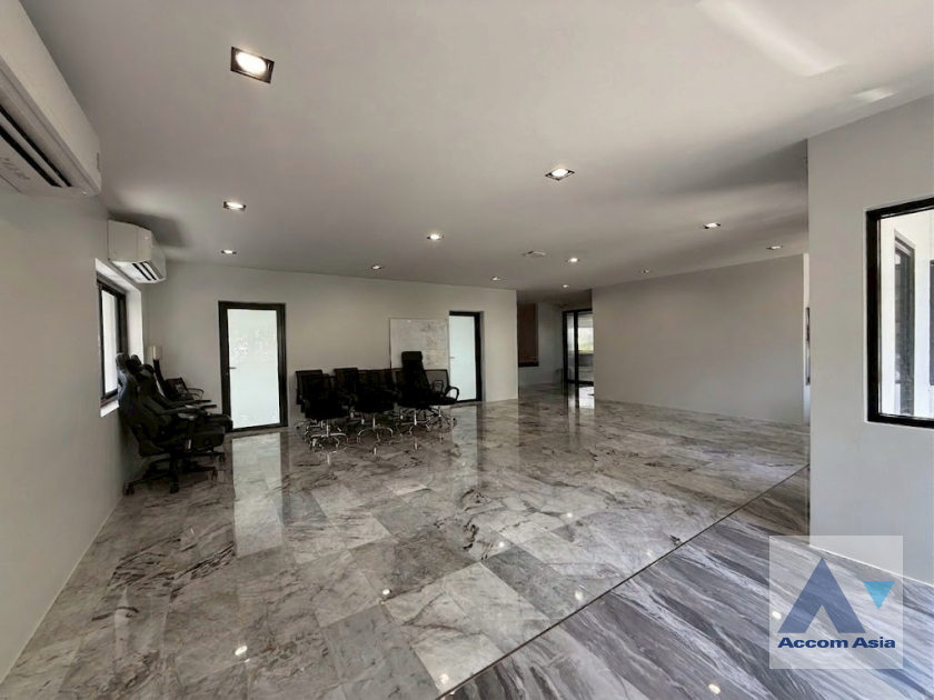  1  3 br House for rent and sale in Sukhumvit ,Bangkok BTS Thong Lo AA46004