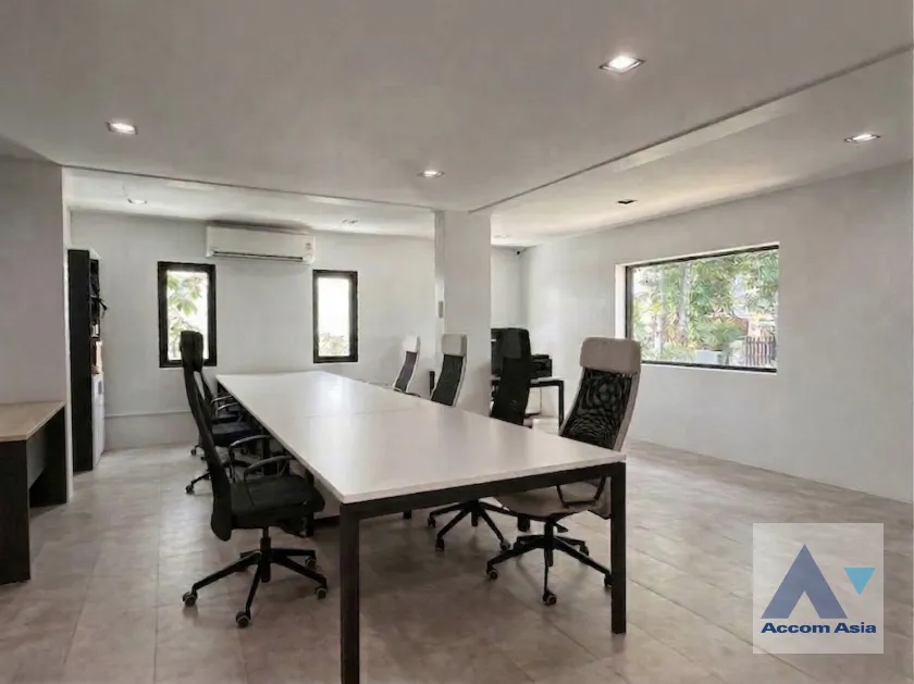 7  3 br House for rent and sale in Sukhumvit ,Bangkok BTS Thong Lo AA46004