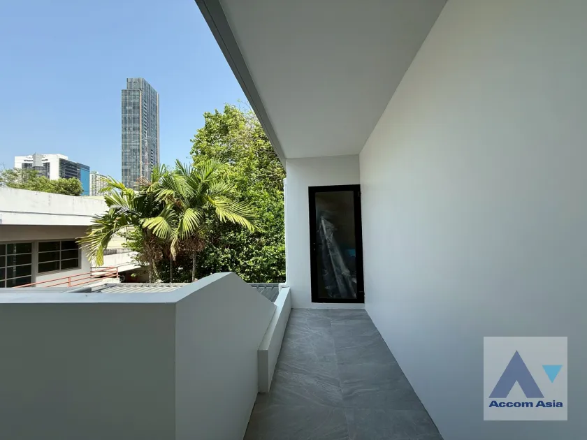 15  3 br House for rent and sale in Sukhumvit ,Bangkok BTS Thong Lo AA46004