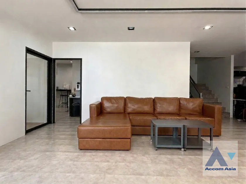 unitHome Office |  3 Bedrooms  House For Rent & Sale in Sukhumvit, Bangkok  near BTS Thong Lo (AA46004)